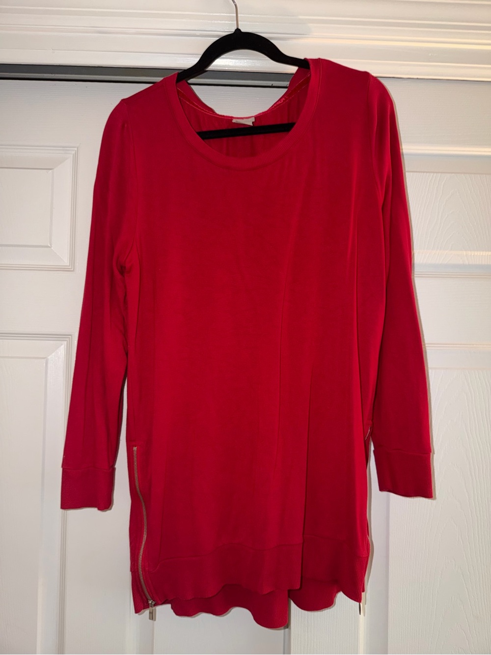 Long Red Sweatshirt Type Top With Side Zipper Detail Size 12/14 Chico’s Zenergy